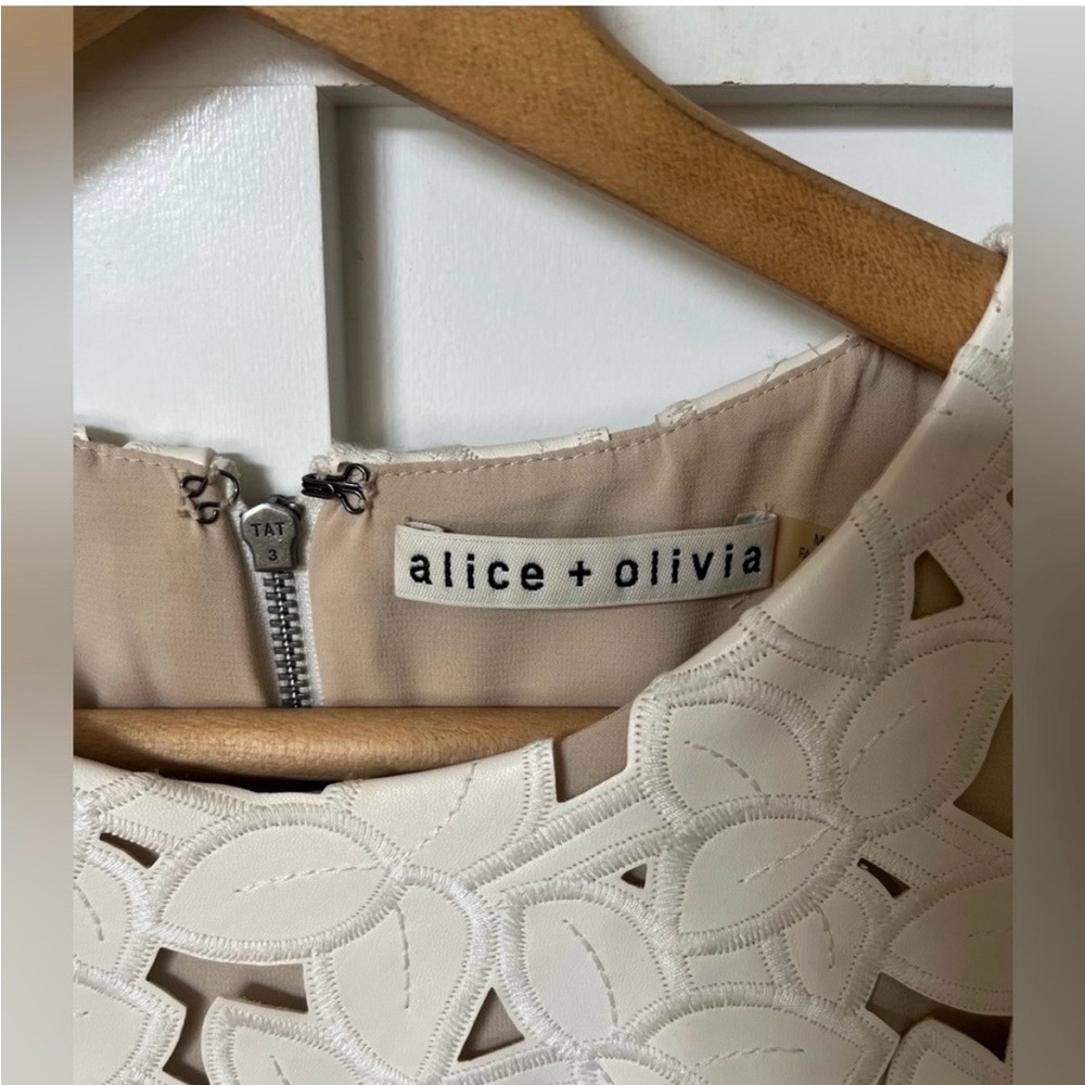 ALICE + OLIVIA Fey Faux
Leather Dress | Sz 6 | Cream + Nude | - Picture 7 of 7